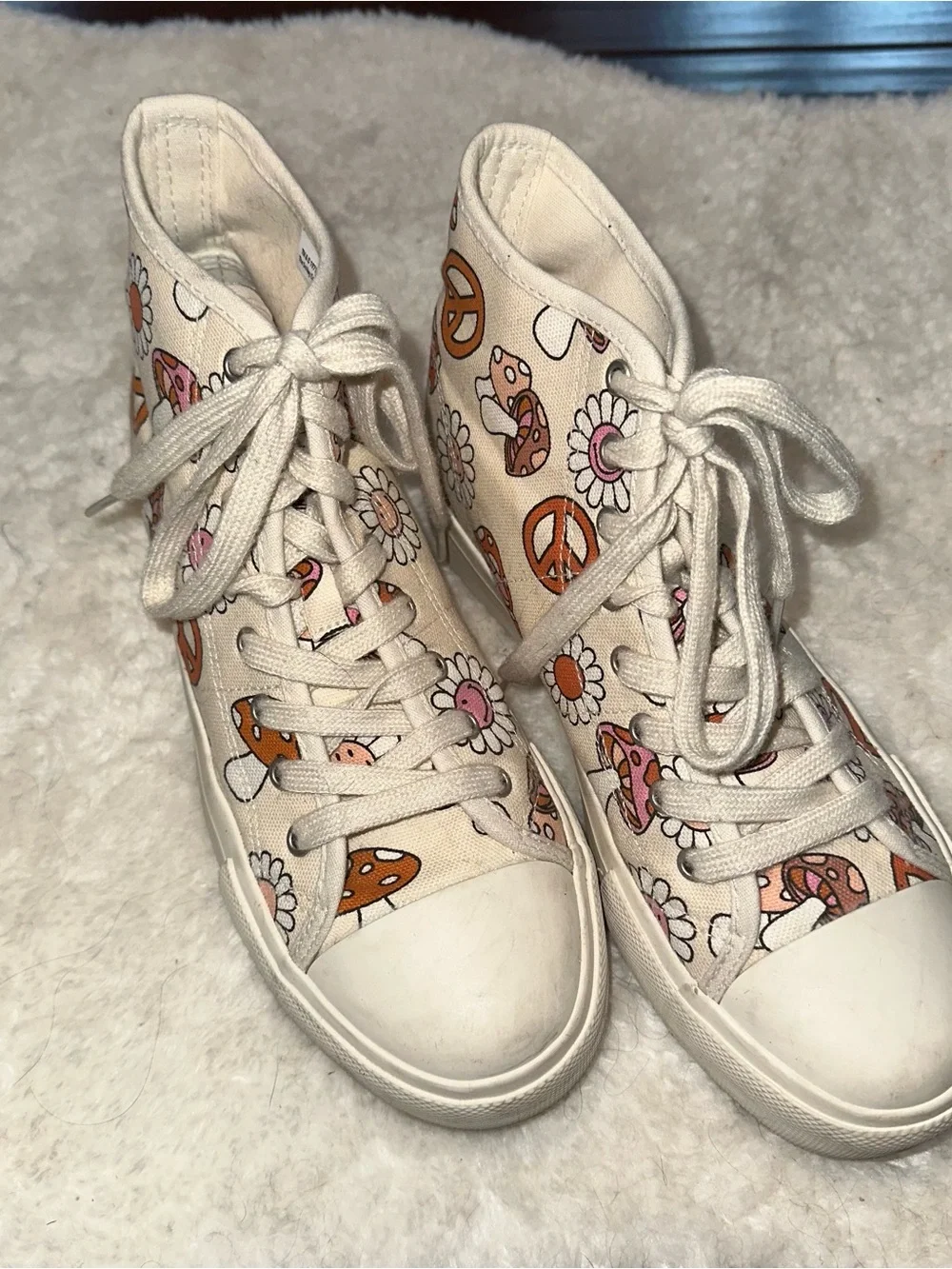 American Eagle High Top Sneakers -Peace & Love Size 8